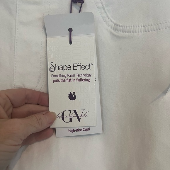 NWT Gloria Vanderbilt White Denim Cropped Pants - Picture 3 of 7